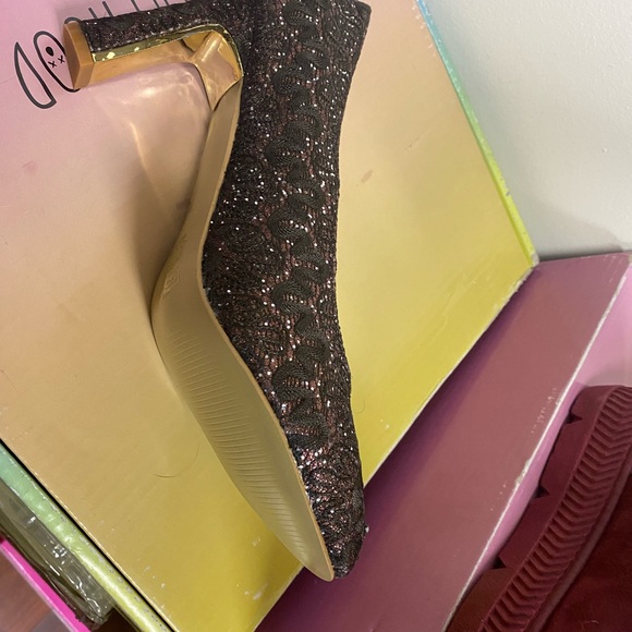 Shoes - Picture 5 of 5